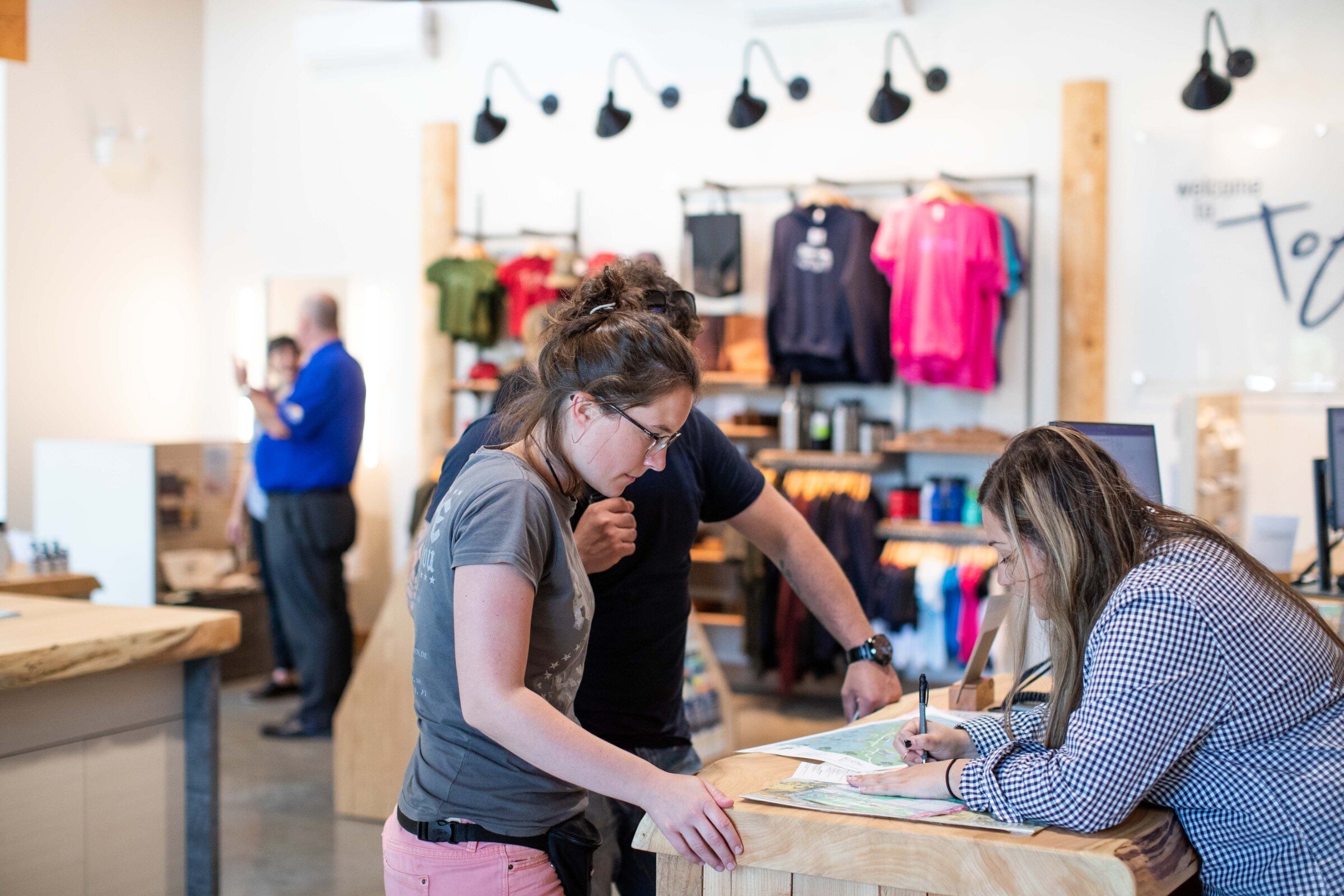 Employees helping visitors with a map in the visitor centre