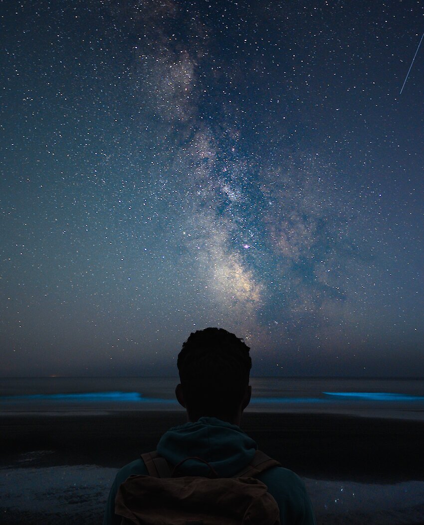 Person looking at the Milky Way on Long Beach